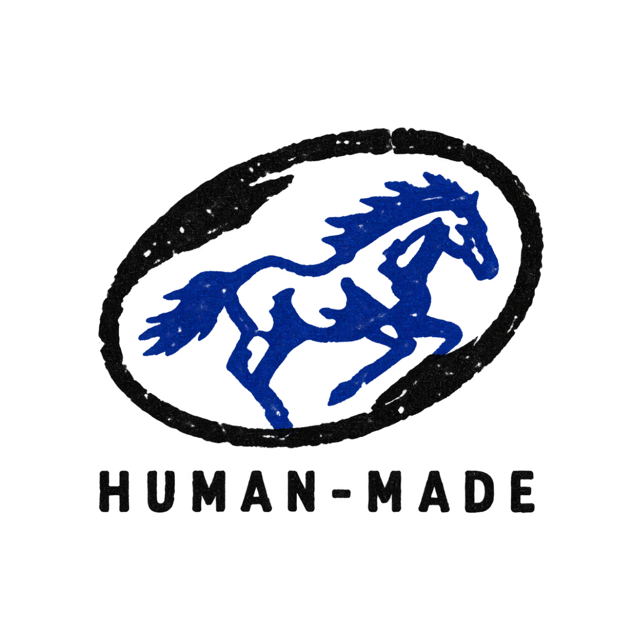 Pieczątka HUMAN-MADE - kobaltowy koń w galopie wewnątrz czarnej, odręcznie narysowanej owalnej ramki, pod spodem czarny napis HUMAN-MADE